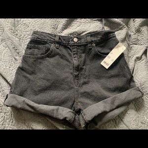 BDG Mom Jean Shorts size 28